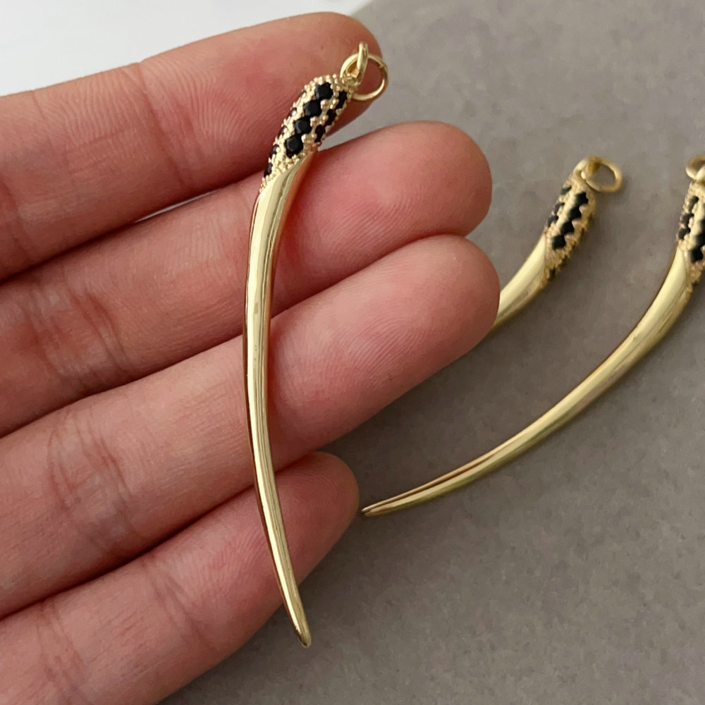 Long charm