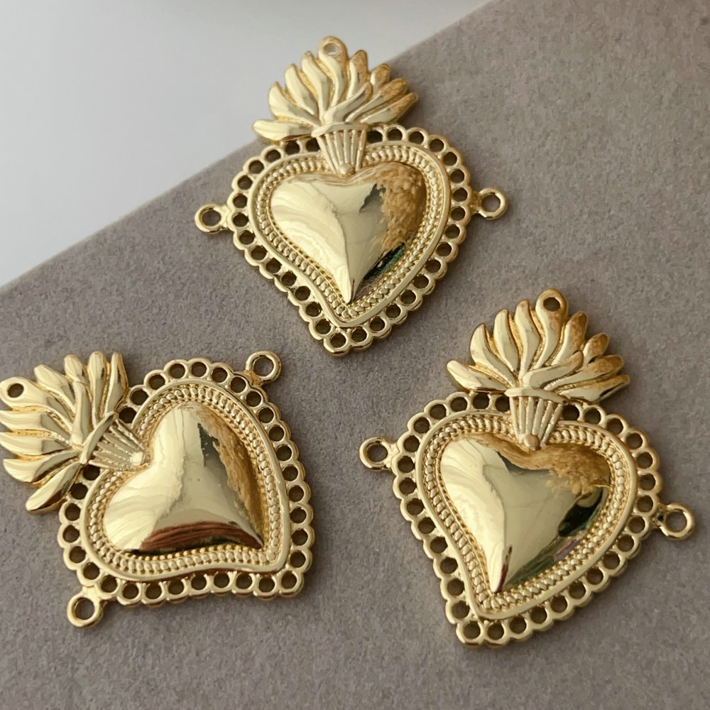 Pave heart connector