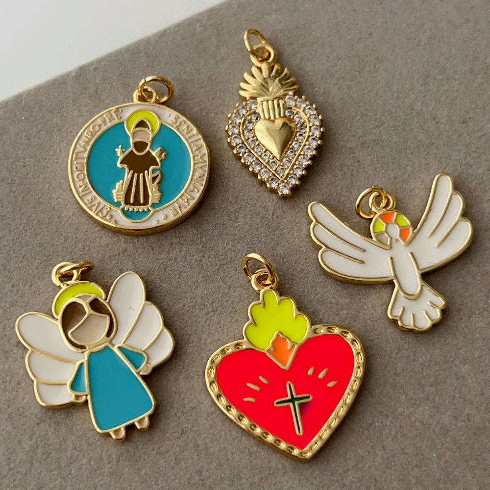Enamel heart angle charm