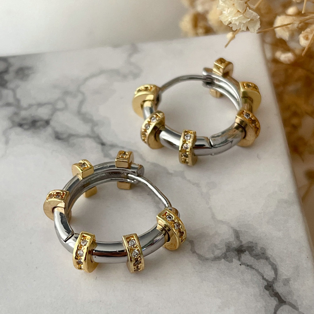 Pave zircon round hoop