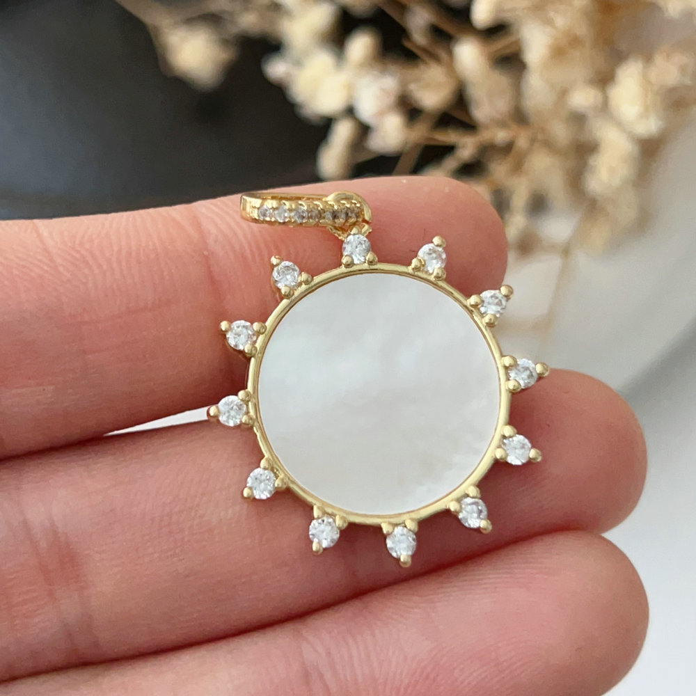 Shell sun shape charm