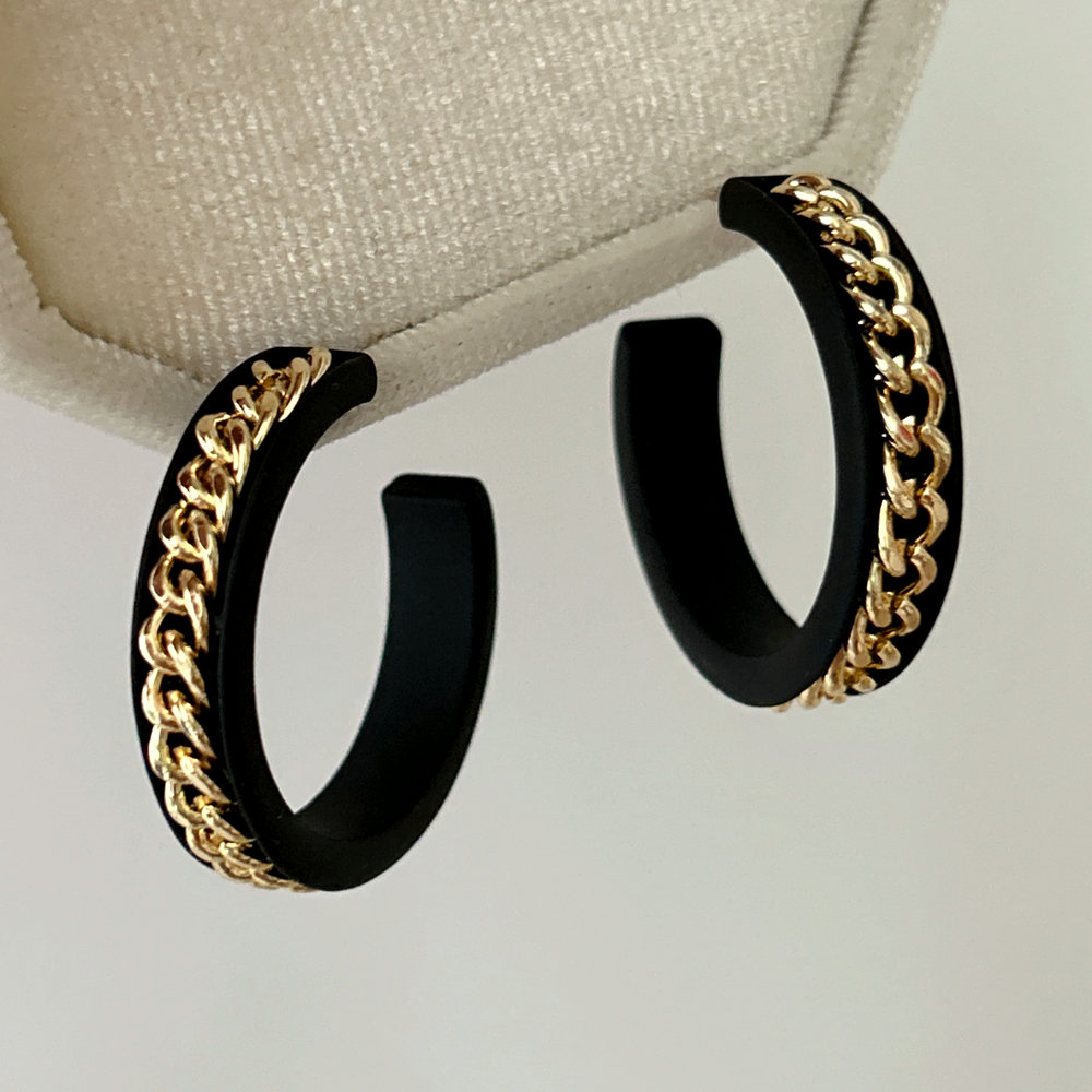 Black chain hoop