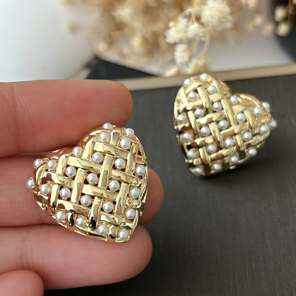 Heart pearl earrings
