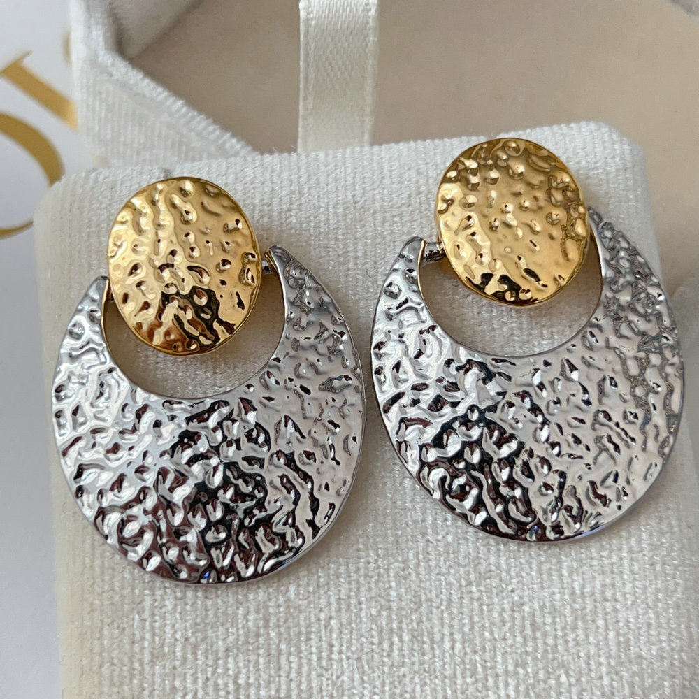 Oval shape earrings