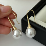 Simple pearl earrings