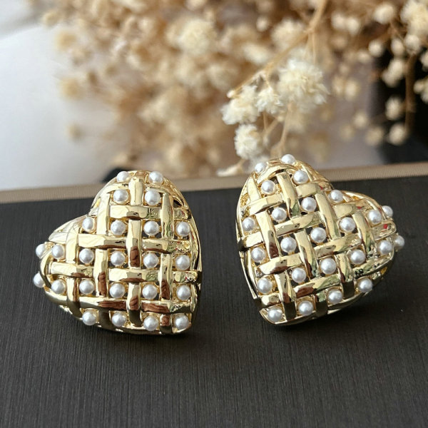 Heart pearl earrings