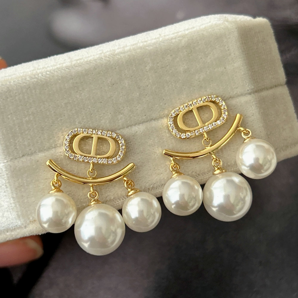 CD pearl earrings