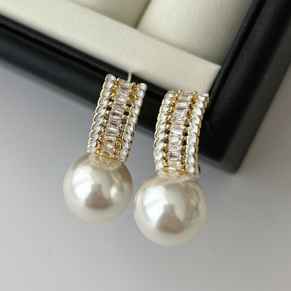 Enamel white pearl earrings