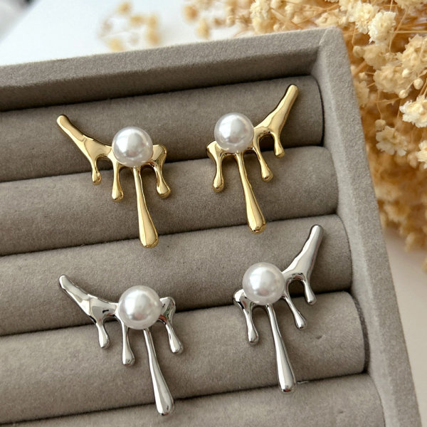 Flash pearl earrings
