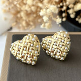Heart pearl earrings