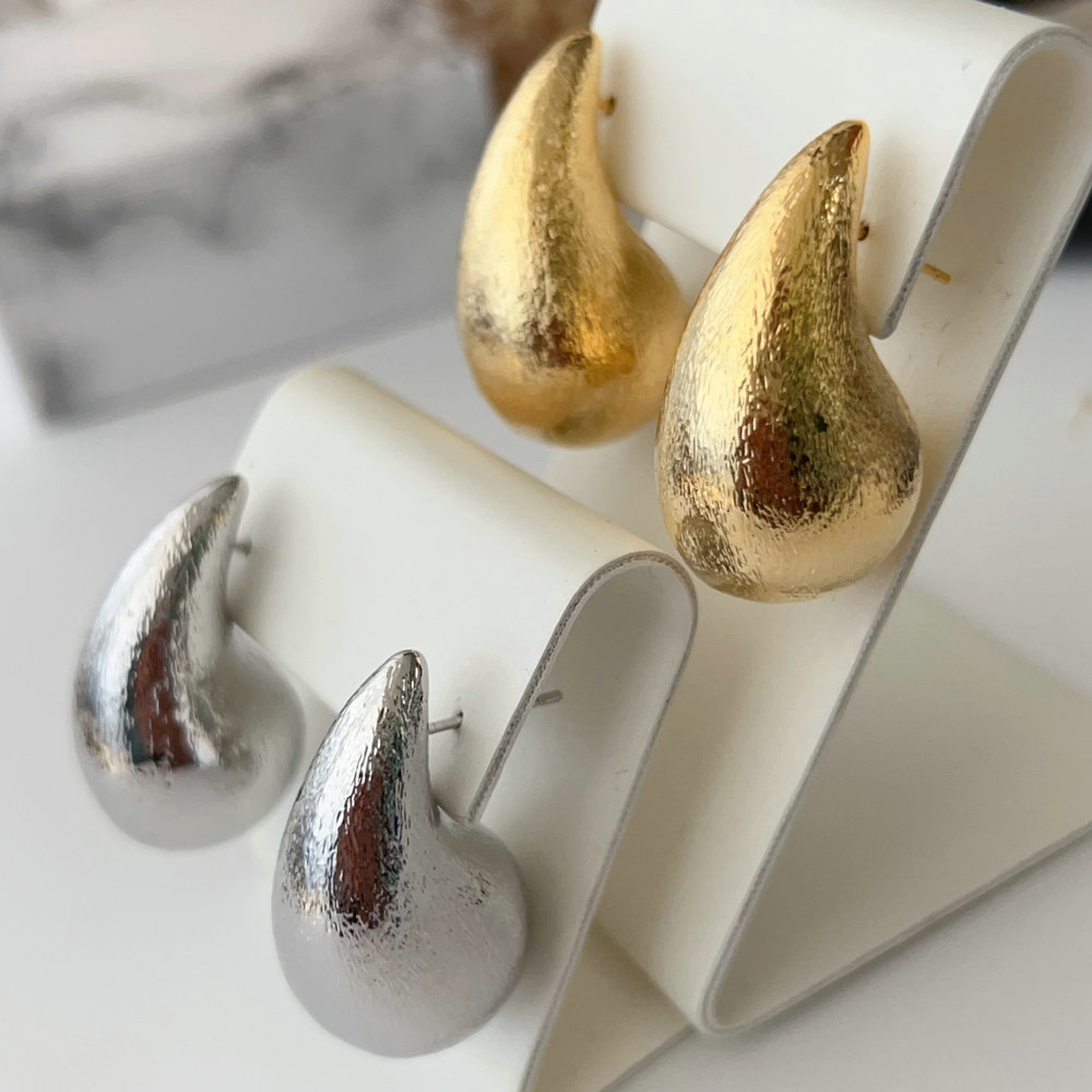 Matte comma shaped earrings