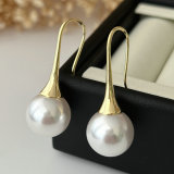 Simple pearl earrings