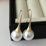 Simple pearl earrings