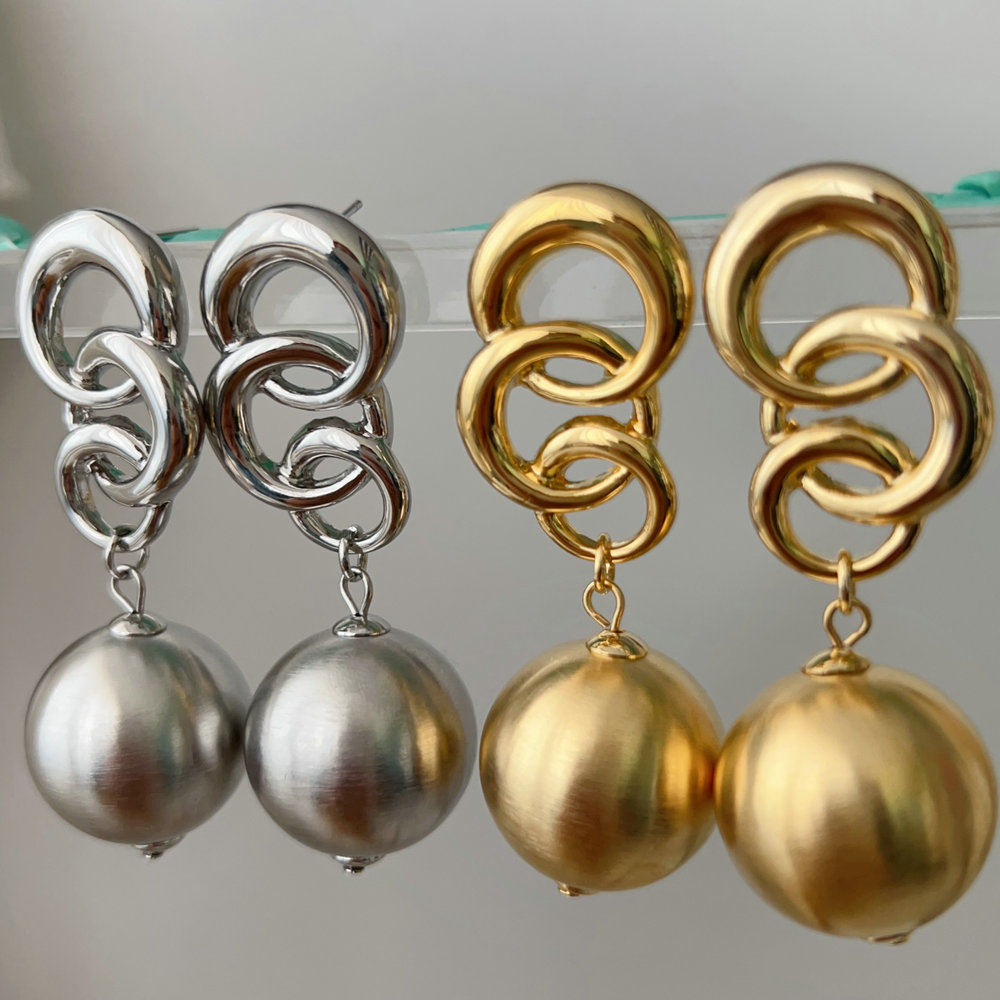 Chain ball earrings
