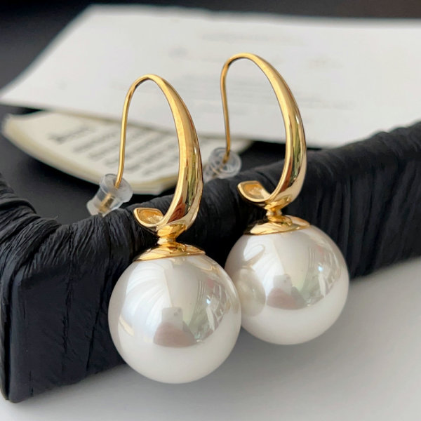 Pearl drop earrings