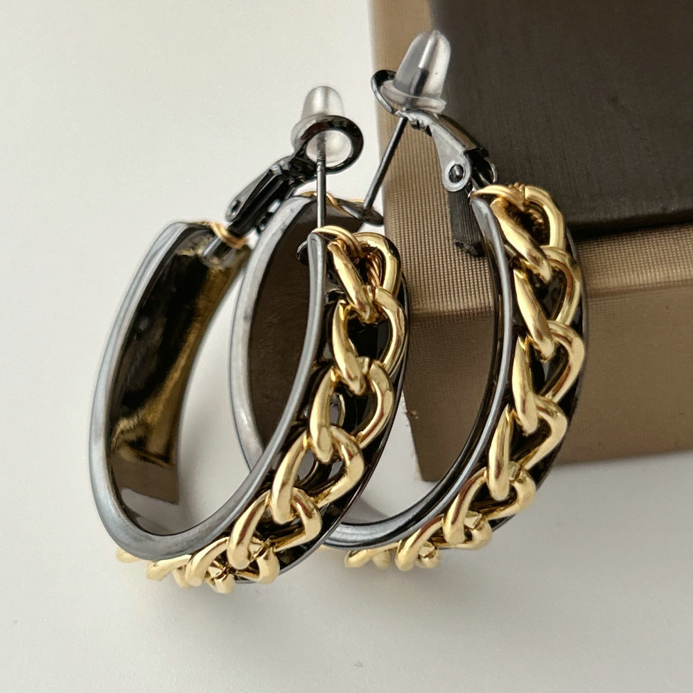 Black chain hoop