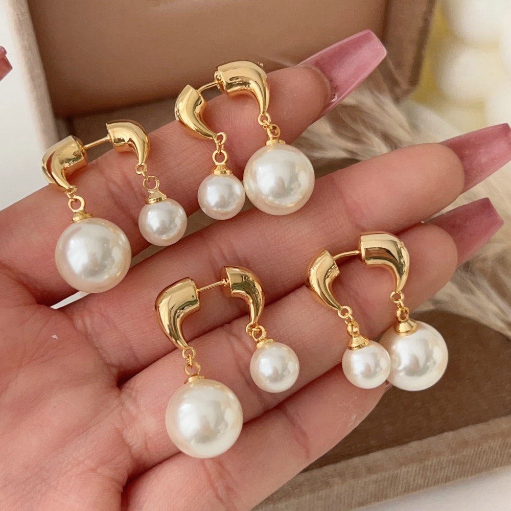 Pearl drop earrings