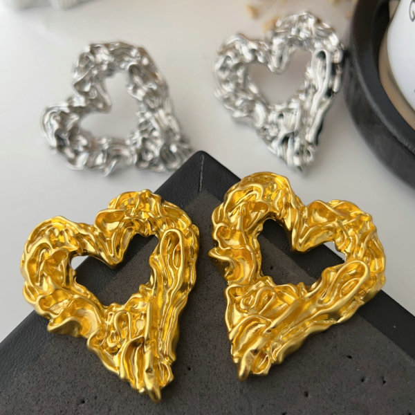 Chunky heart earrings