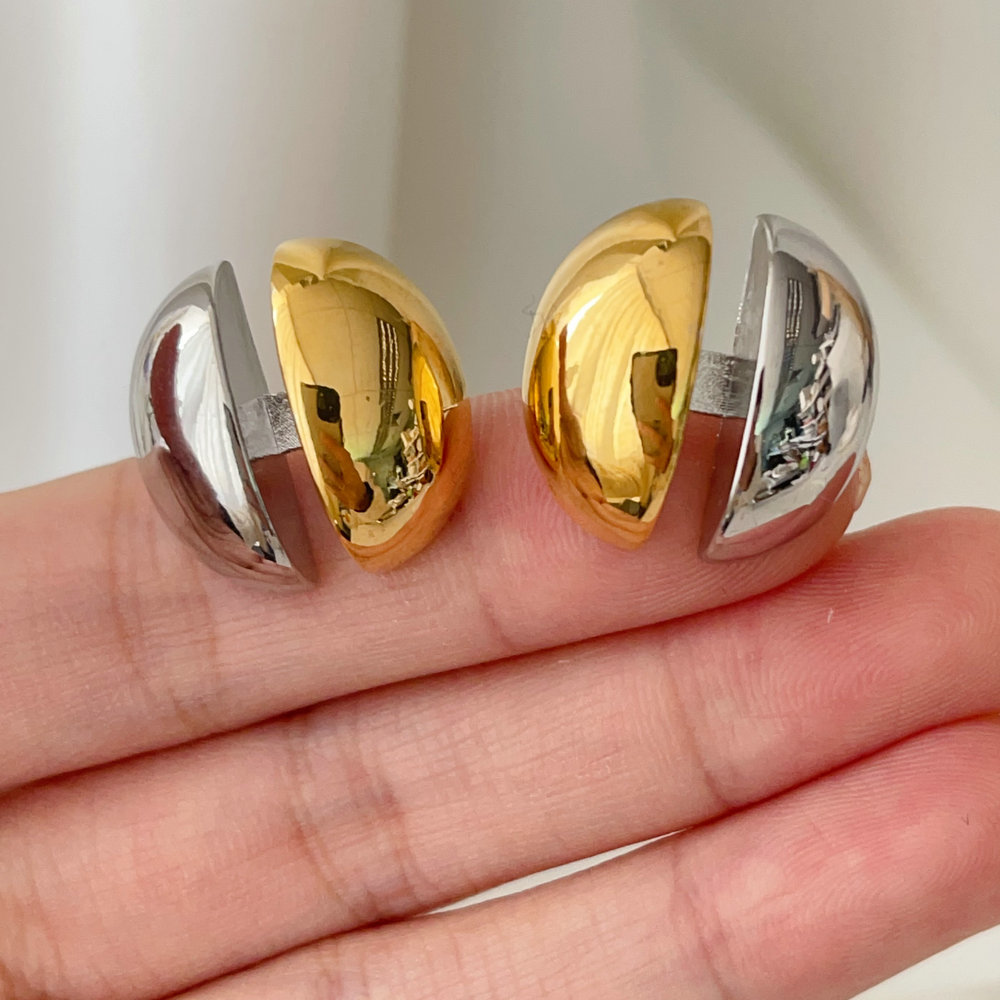 Round metal earrings