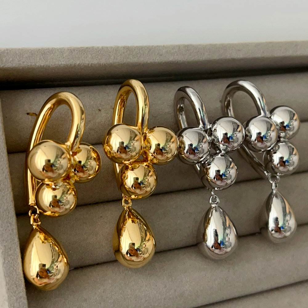 Ball fashion earrings
