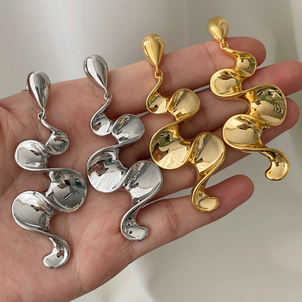 Wave shaped earrings