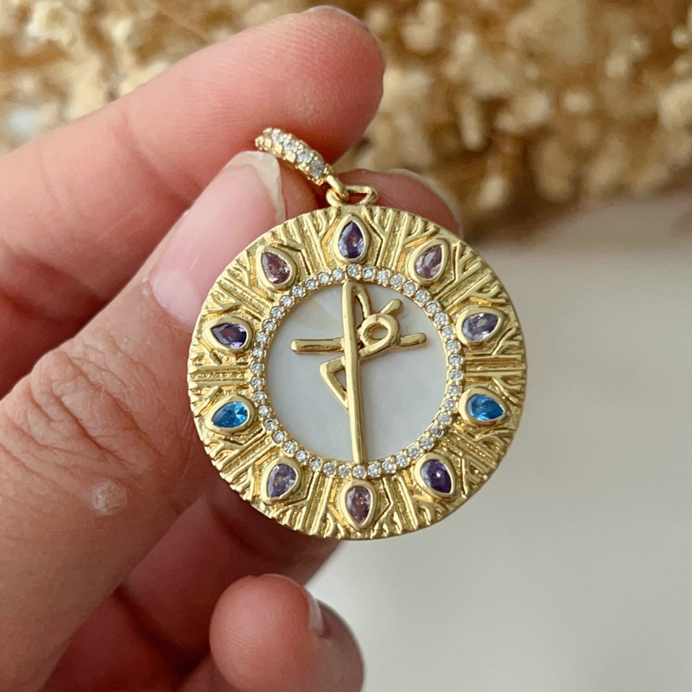 Pave fe pendant