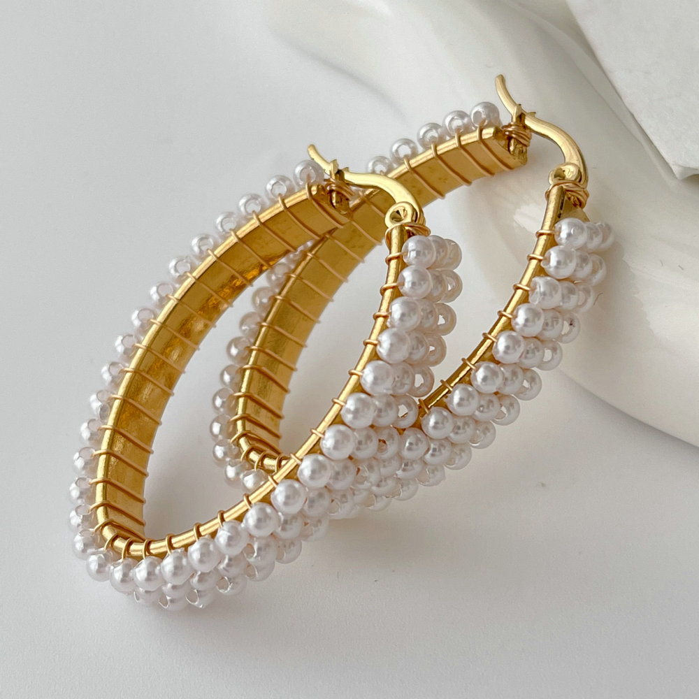 Oval glass pearl hoop