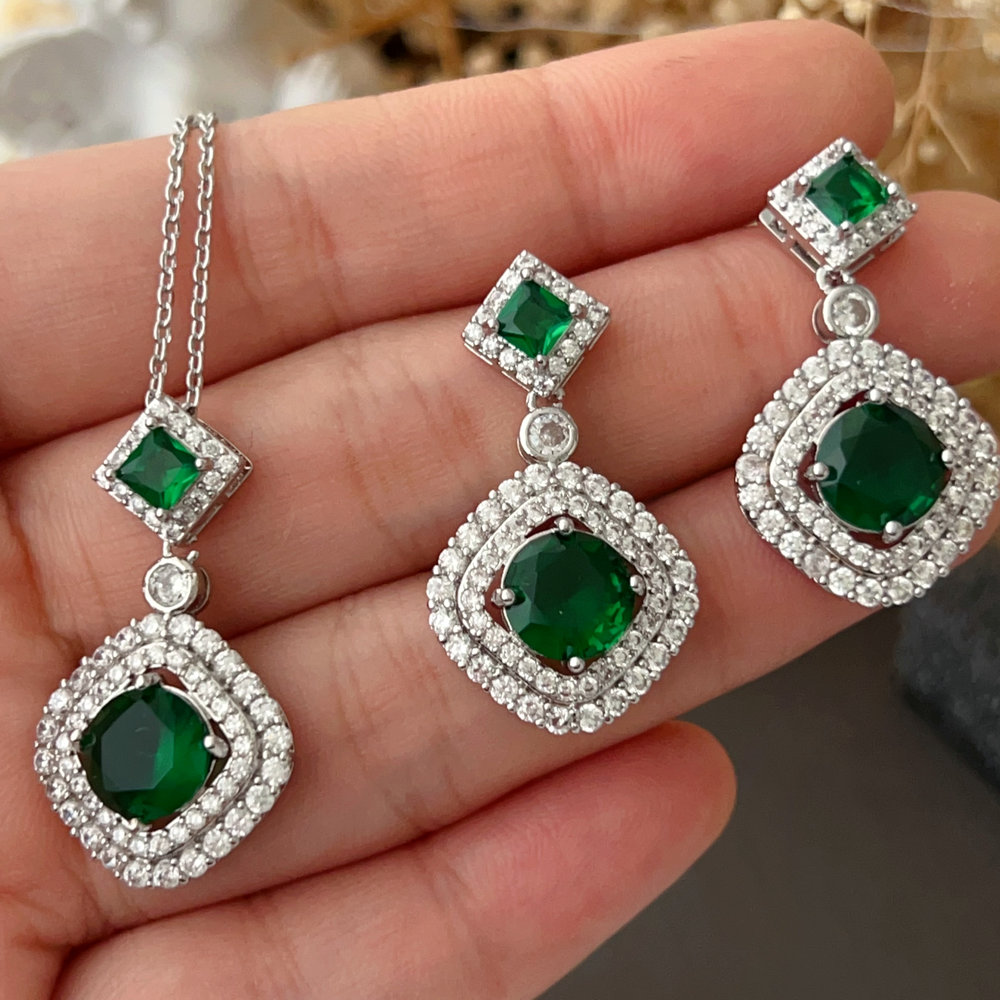 Pave green zircon set jewelry