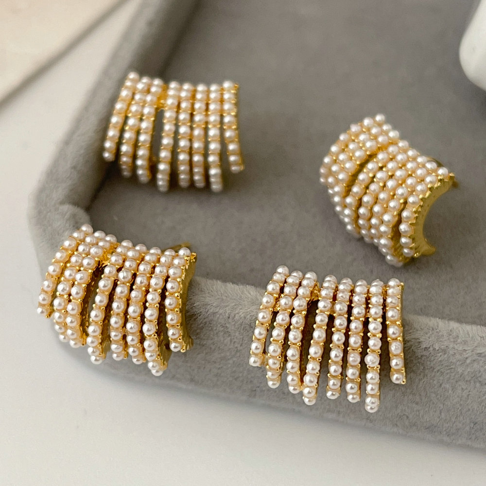 Fan pearl earrings