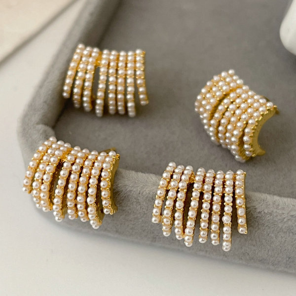 Fan pearl earrings