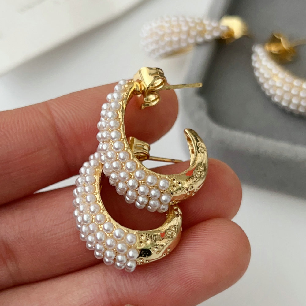 Glass pearl earrings