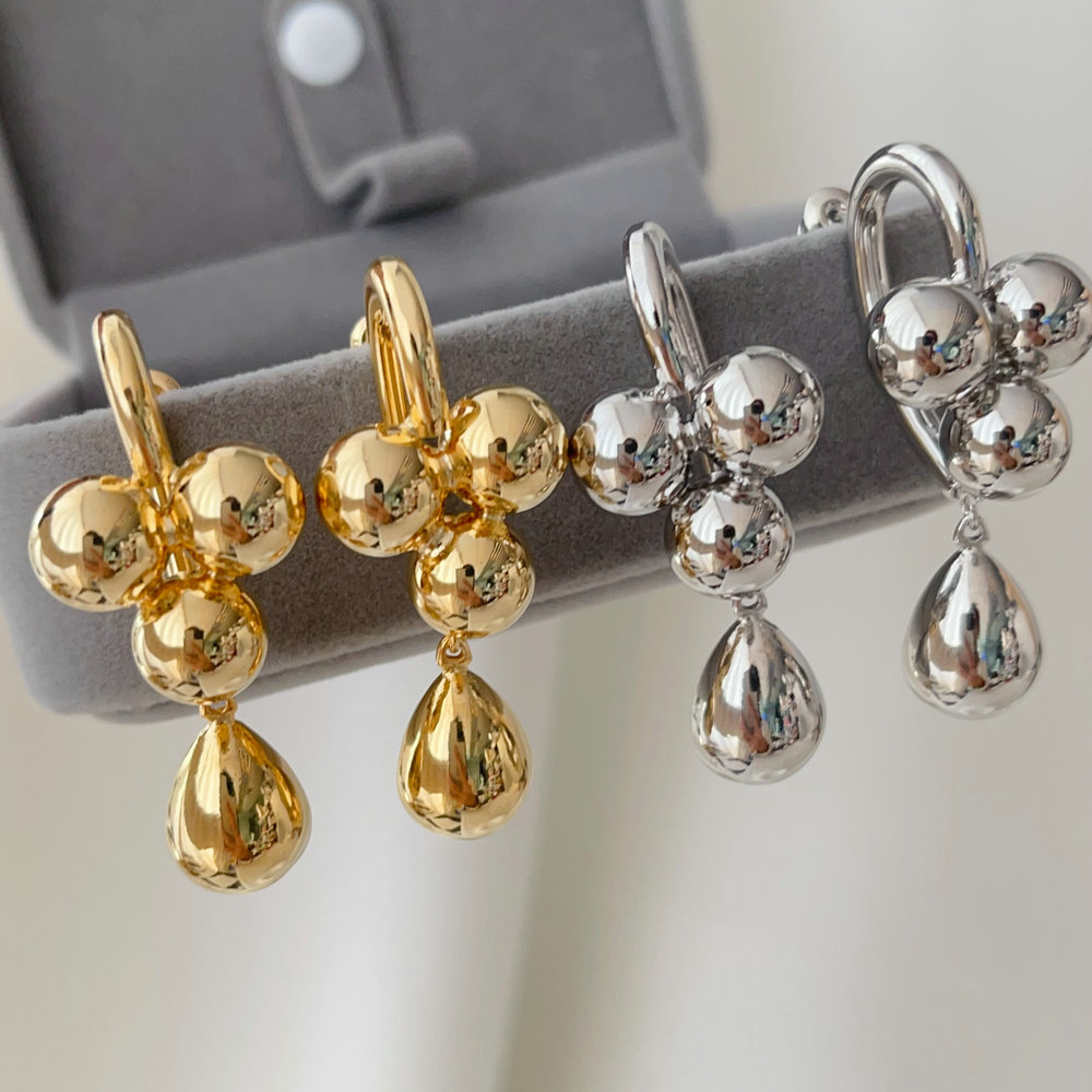 Ball fashion earrings