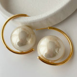 Chunky pearl earrings