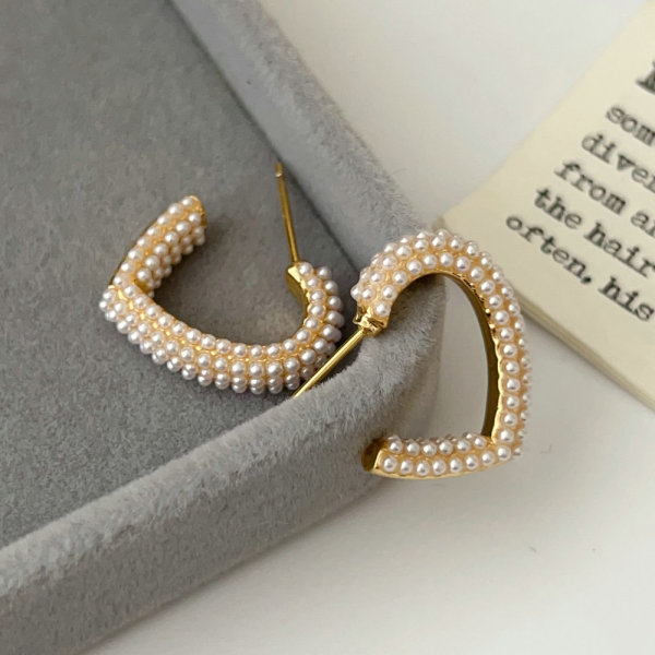 Pearl heart earrings