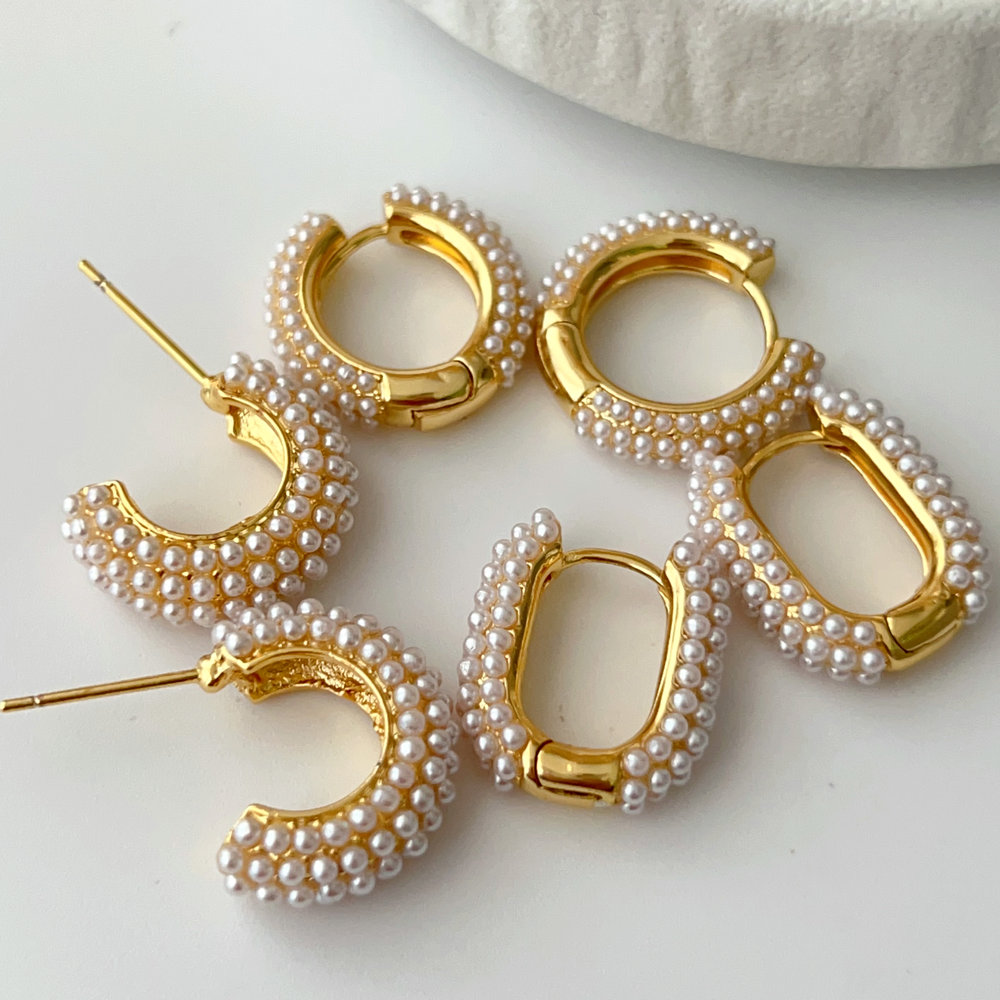 Basic glass pearl earrings