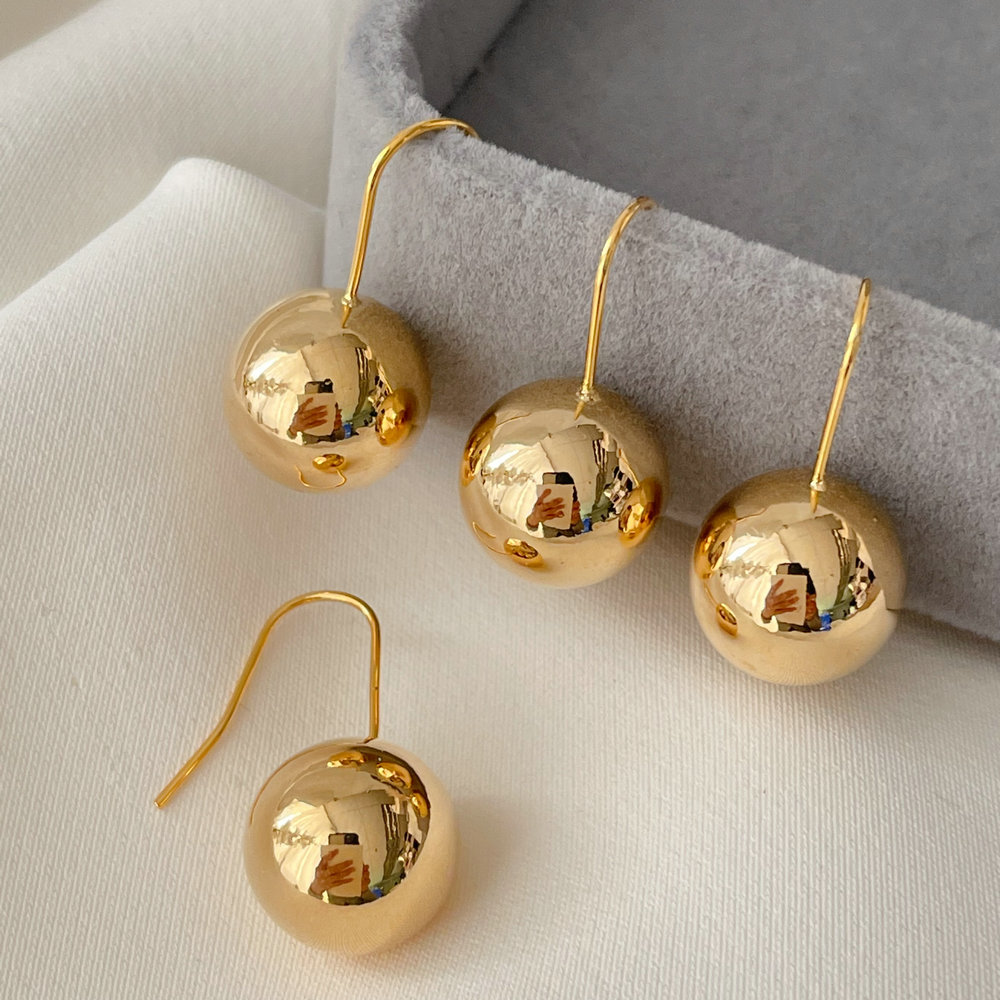 Ball earrings