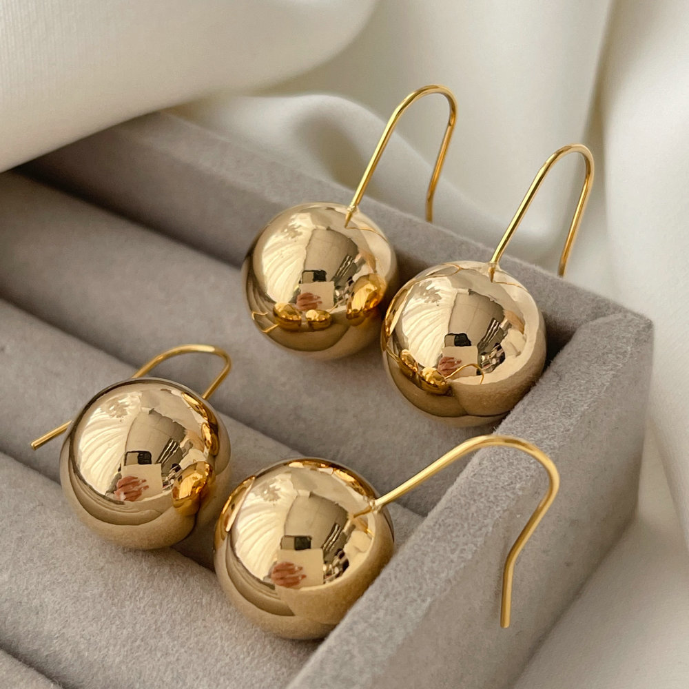 Ball earrings