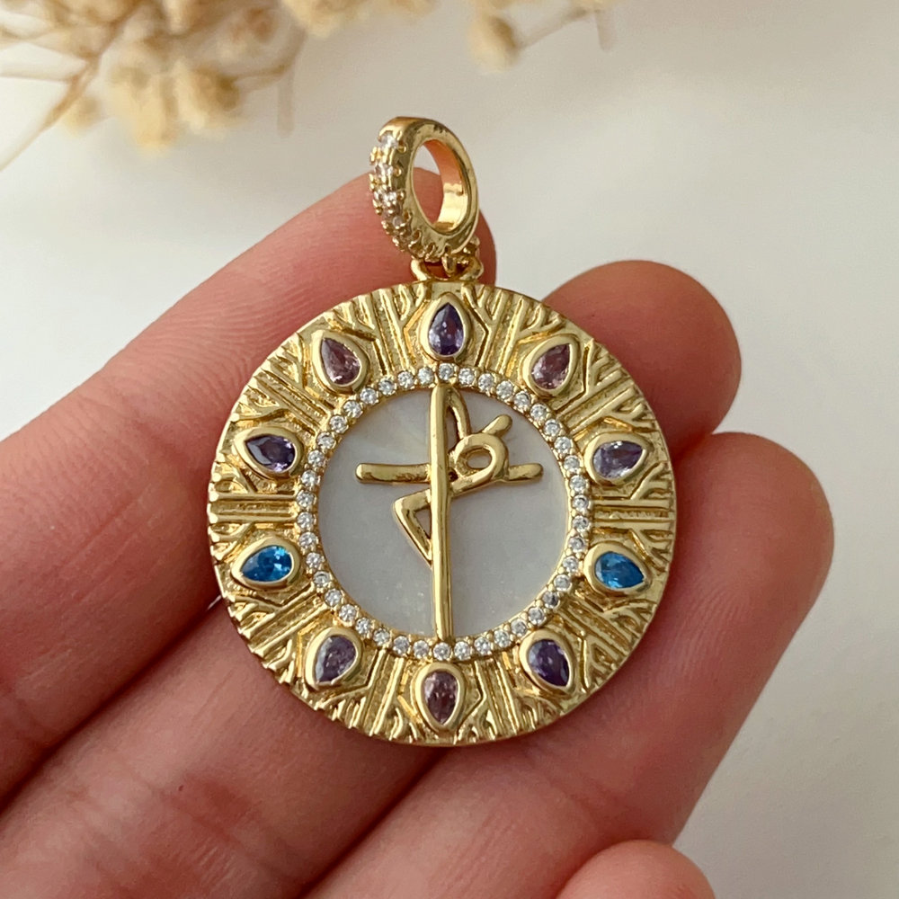 Pave fe pendant