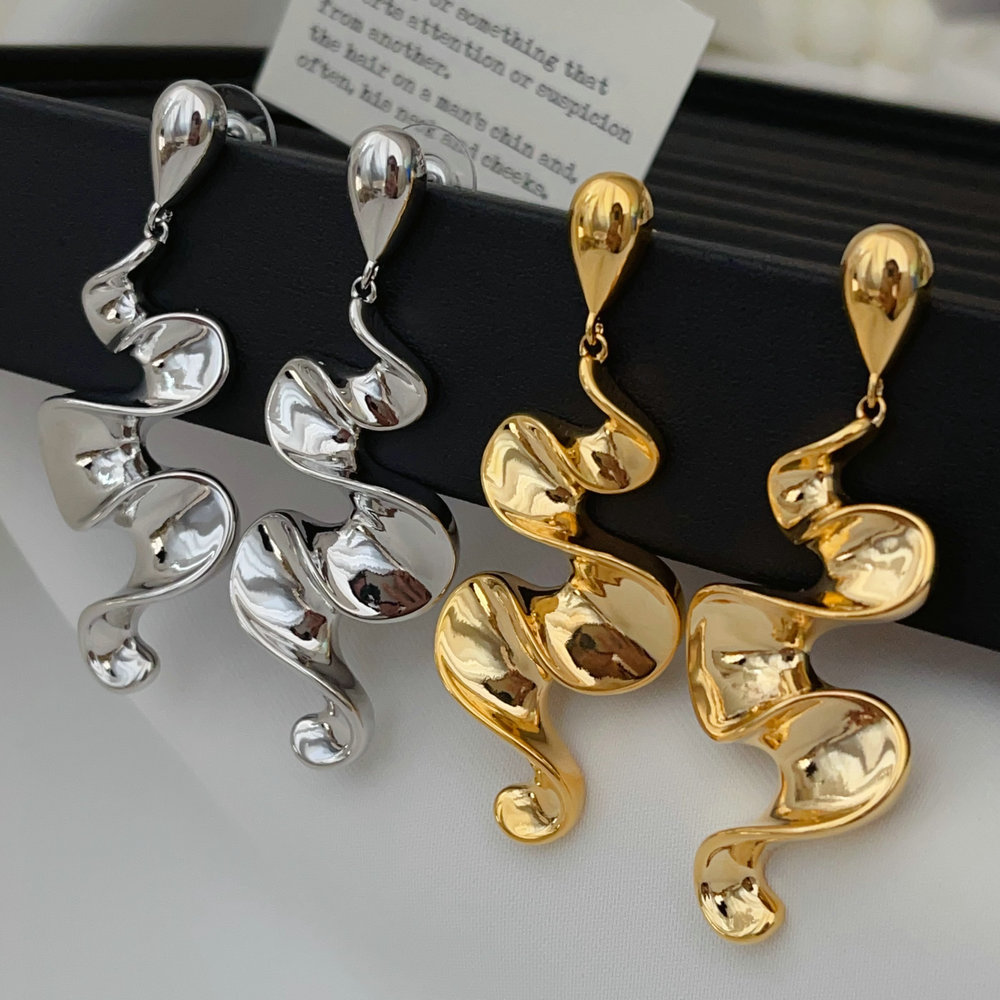 Wave shaped earrings