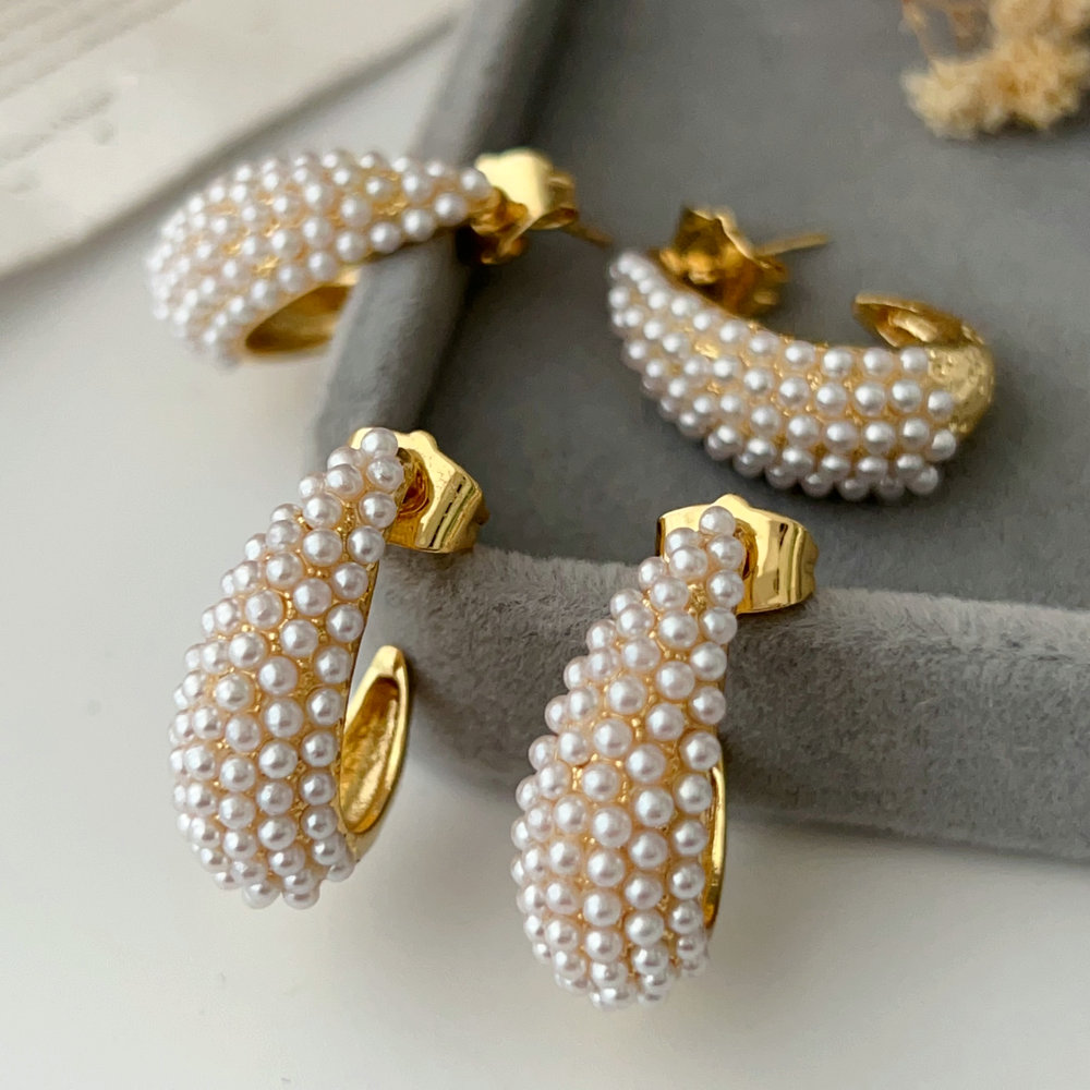 Glass pearl earrings