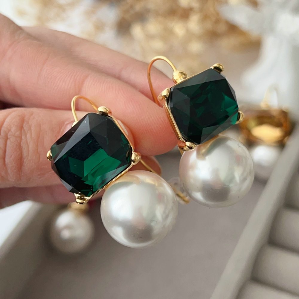 Glass pearl earrings