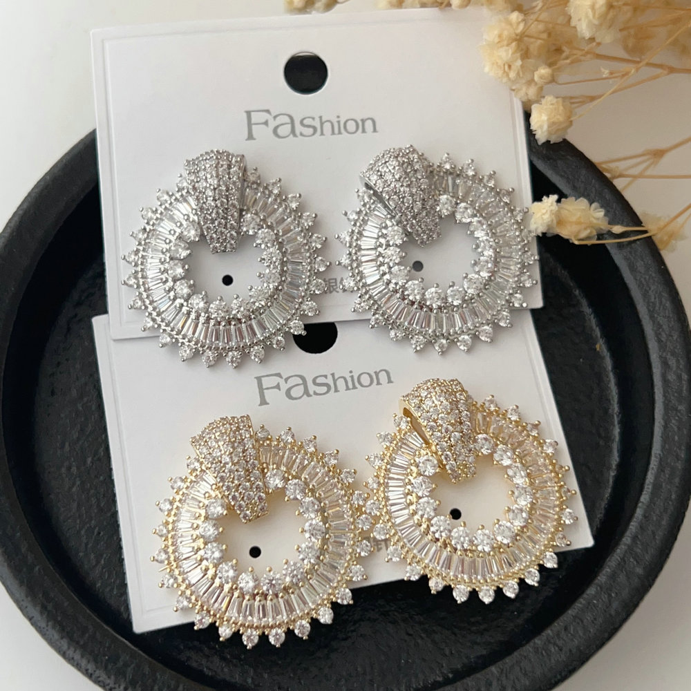Zircon flower earrings
