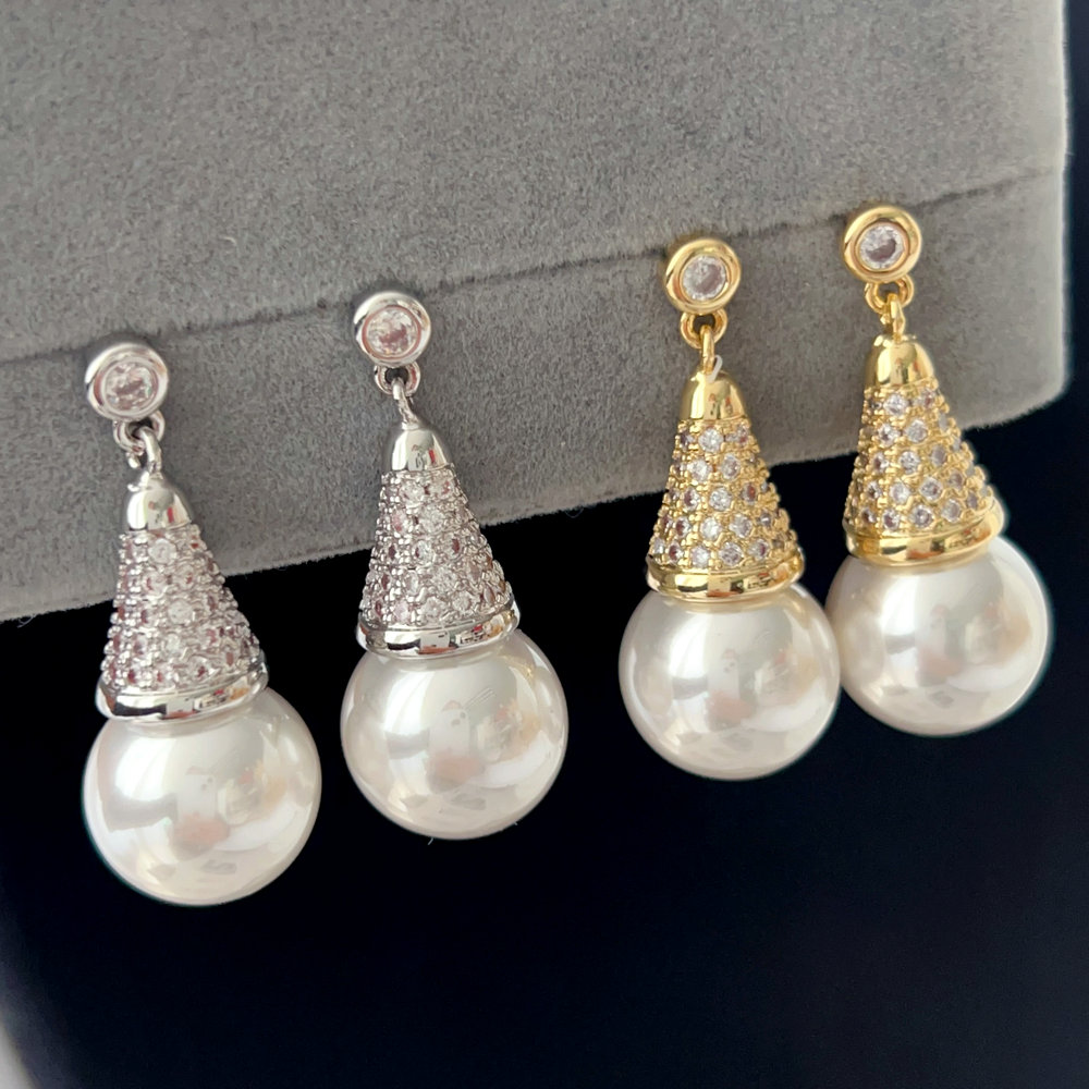 Drop pearl earrings