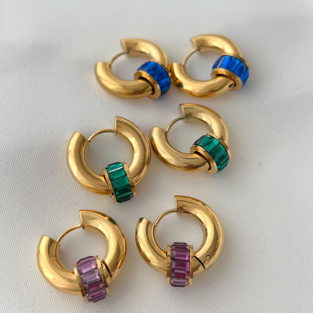 Stainless steel hoop with circle charm