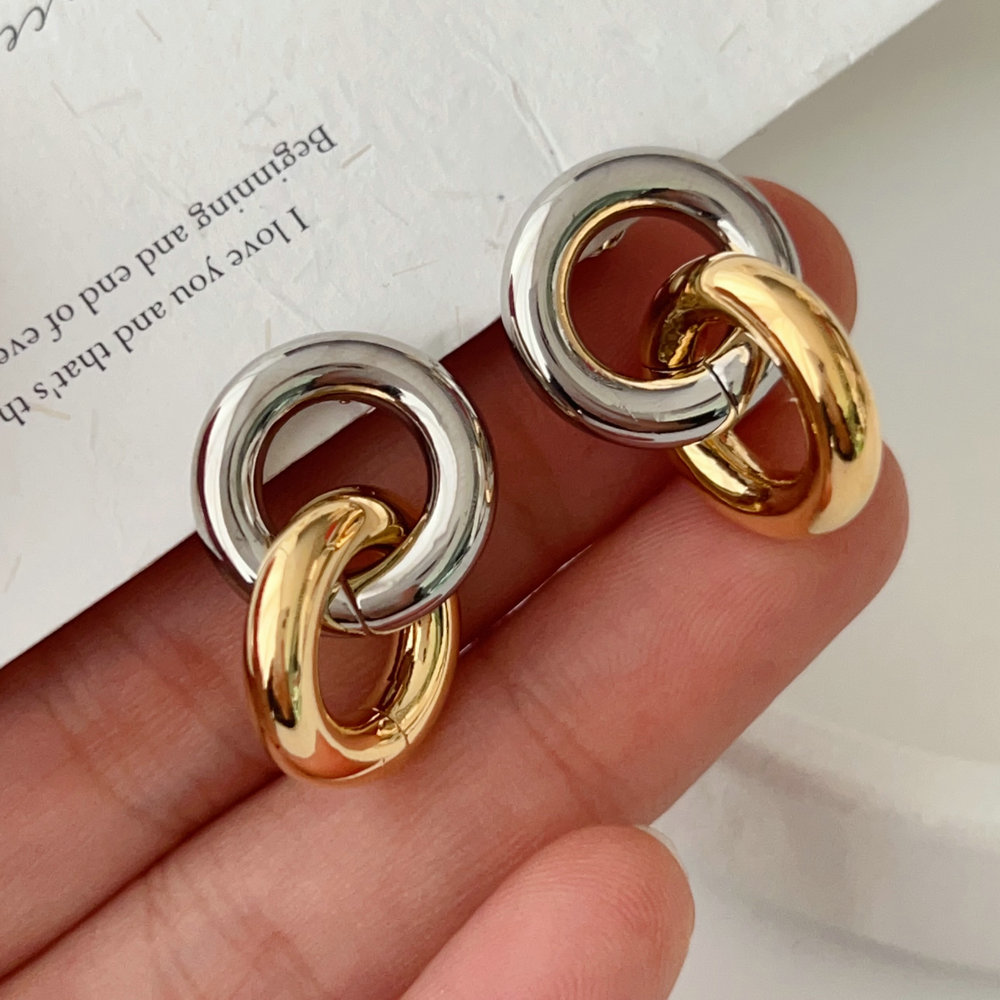 Small circle earrings