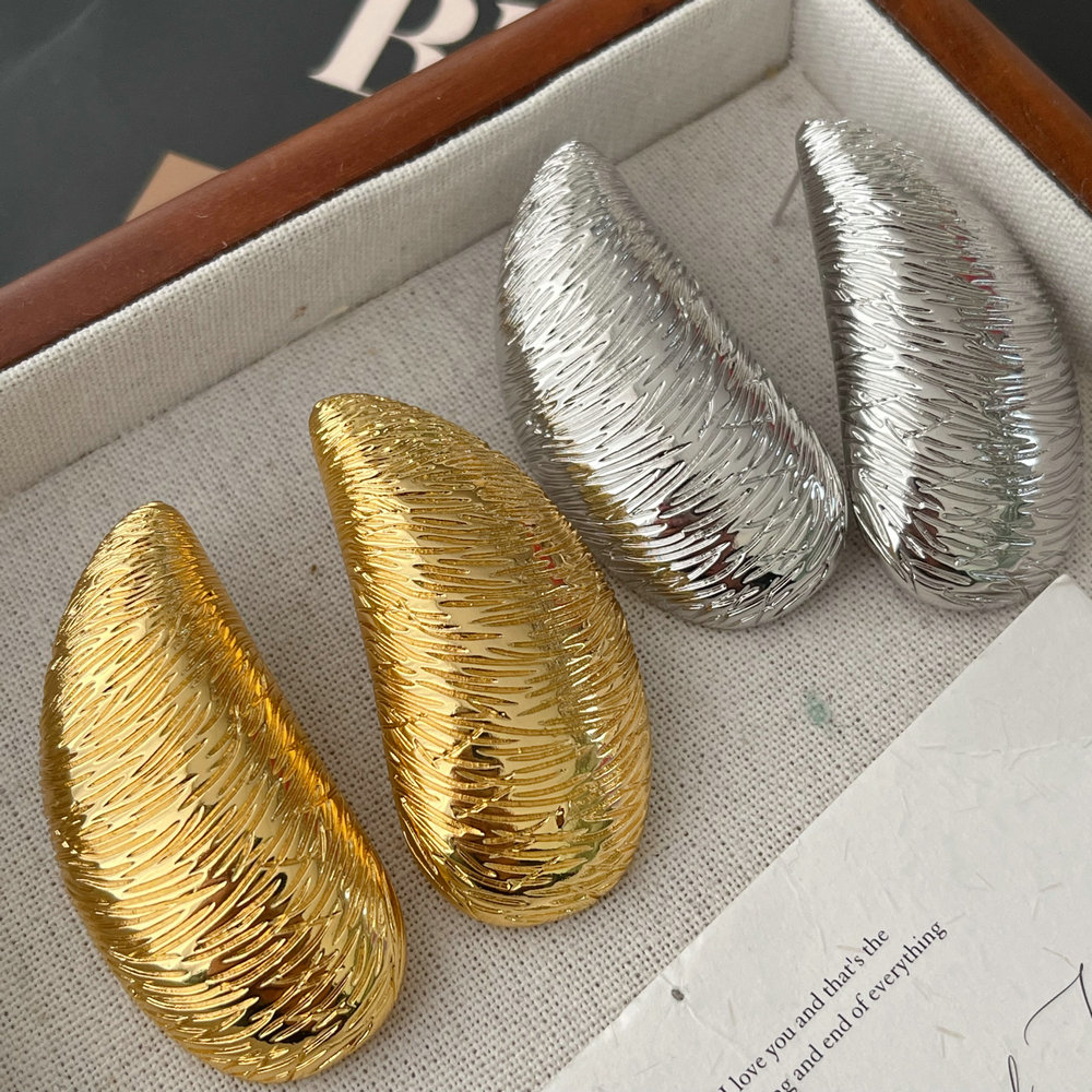 Chunky moon earrings