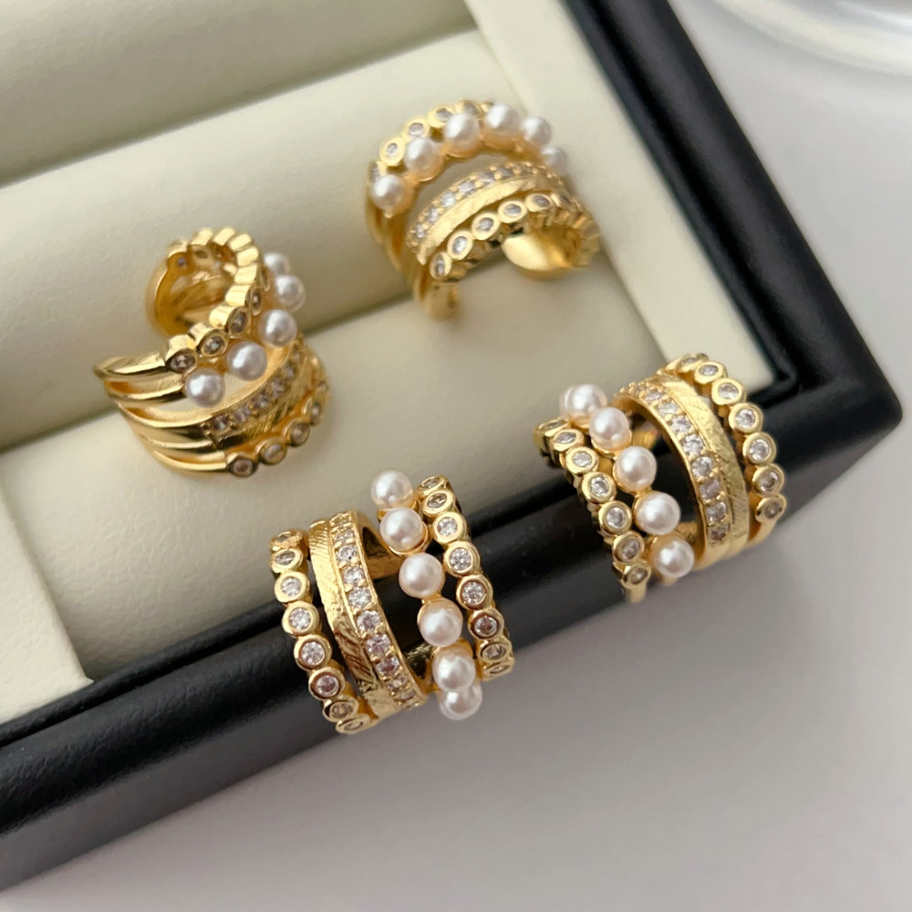 Pearl ear cuff ( pairs )