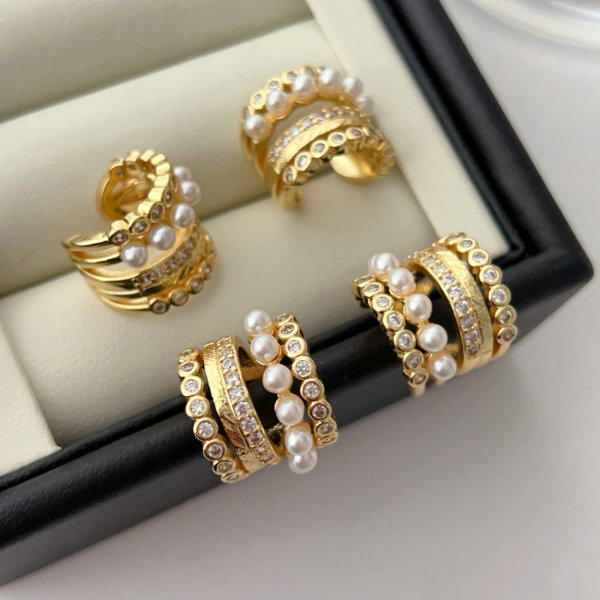 Pearl ear cuff ( pairs )