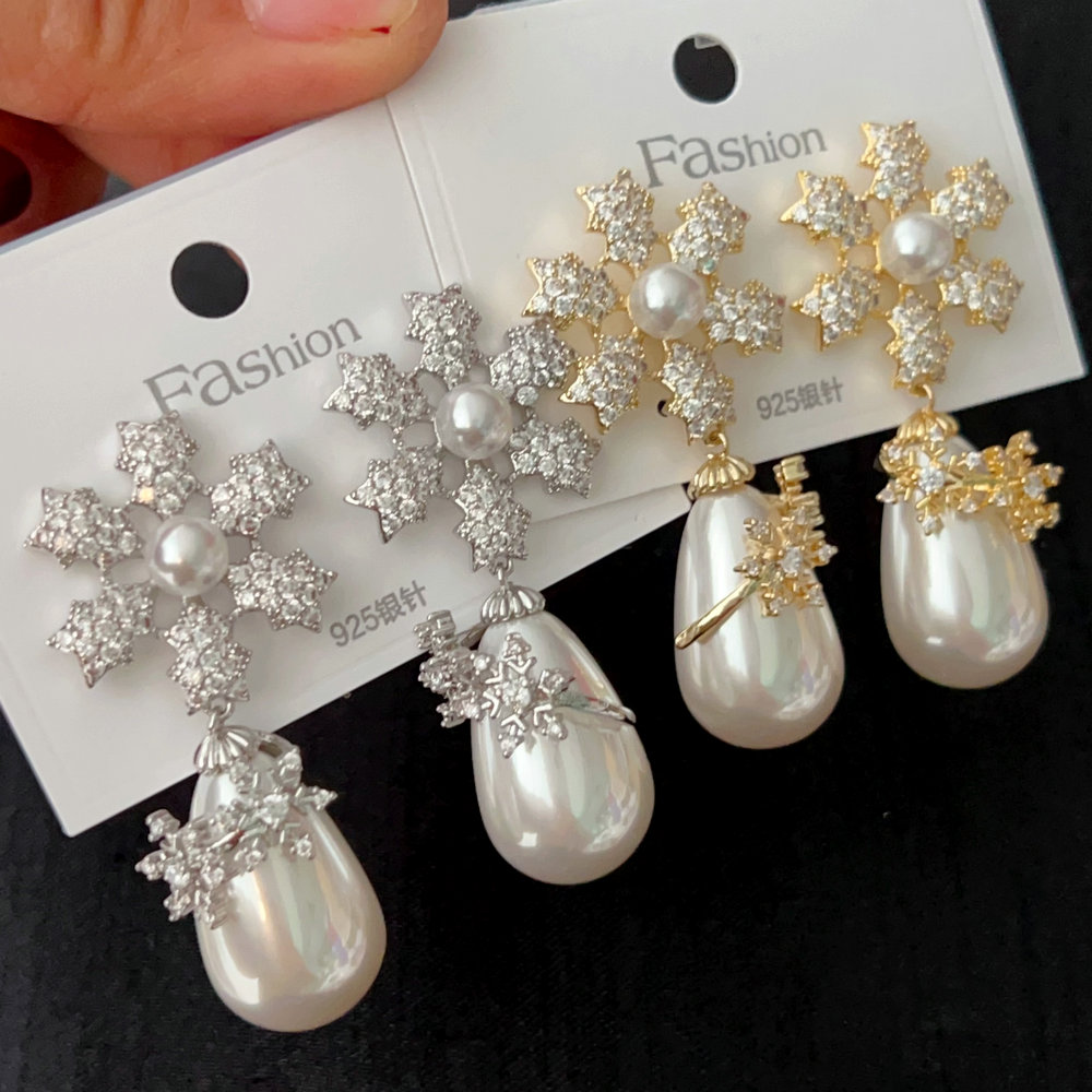 Flower pearl earrings