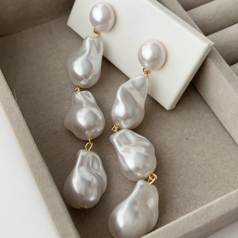 Glass pearl earrings